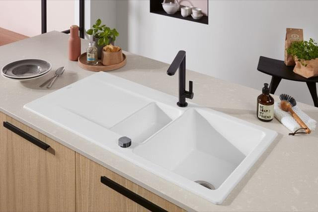 Villeroy & Boch Finera Küchenarmatur 927000 – Einhand-Spültischbatterie in Gold, Edelstahl, 360° schwenkbar