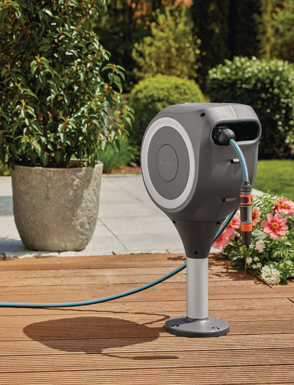 GARDENA Terrassen-Schlauchbox RollUp S 398 mm mit 15 m Schlauch und 360°-Drehung