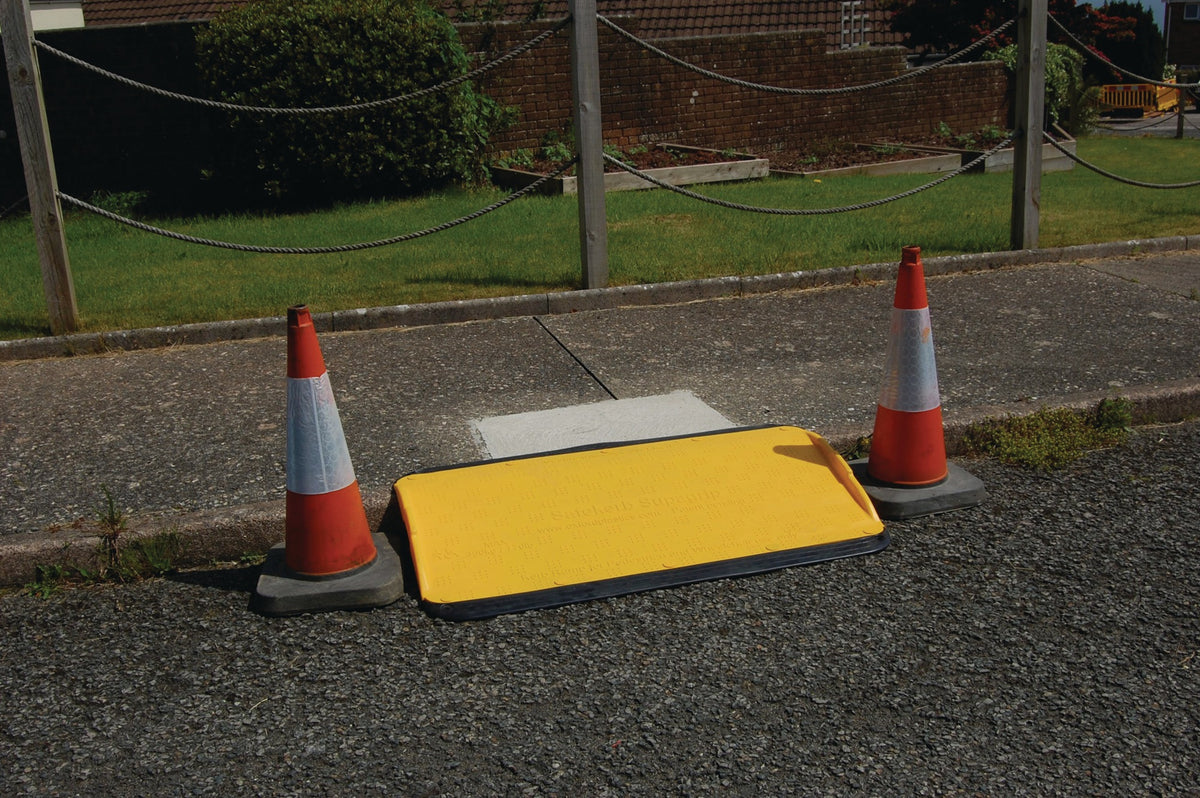 Oxford SupaGrip Bordsteinrampe 1280 mm – Rutschsichere Rampe für Bordsteine bis 160 mm, 350 kg