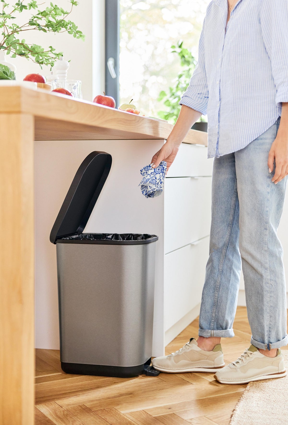 ROTHO Tretabfallsammler RIBO 35 l mit verstellbarem Müllbeutelhalter, silber/schwarz