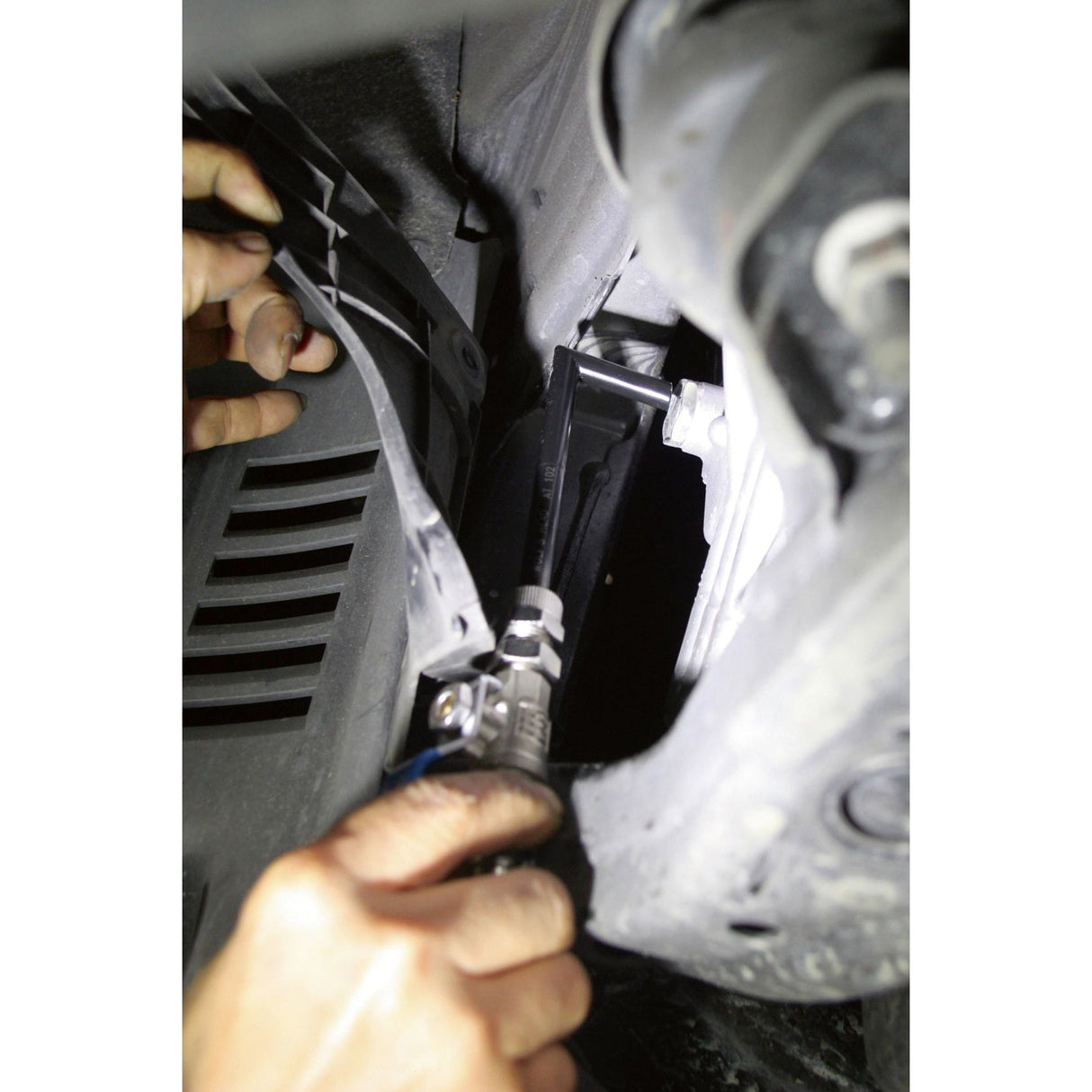 Kraftwerk Öl-Einfüllgerät 7.5 l mit 8 Adaptern, 9-tlg