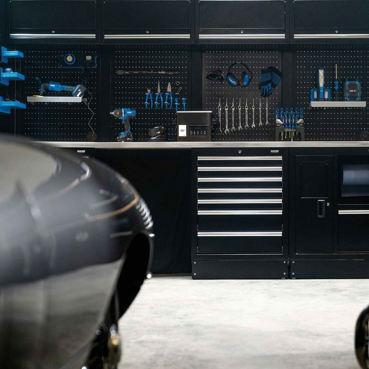 BUNKER 61cm tiefe Männerküche Werkstatteinrichtung Set mit Arbeitsplatte aus Edelstahl, 25tlg - 561302