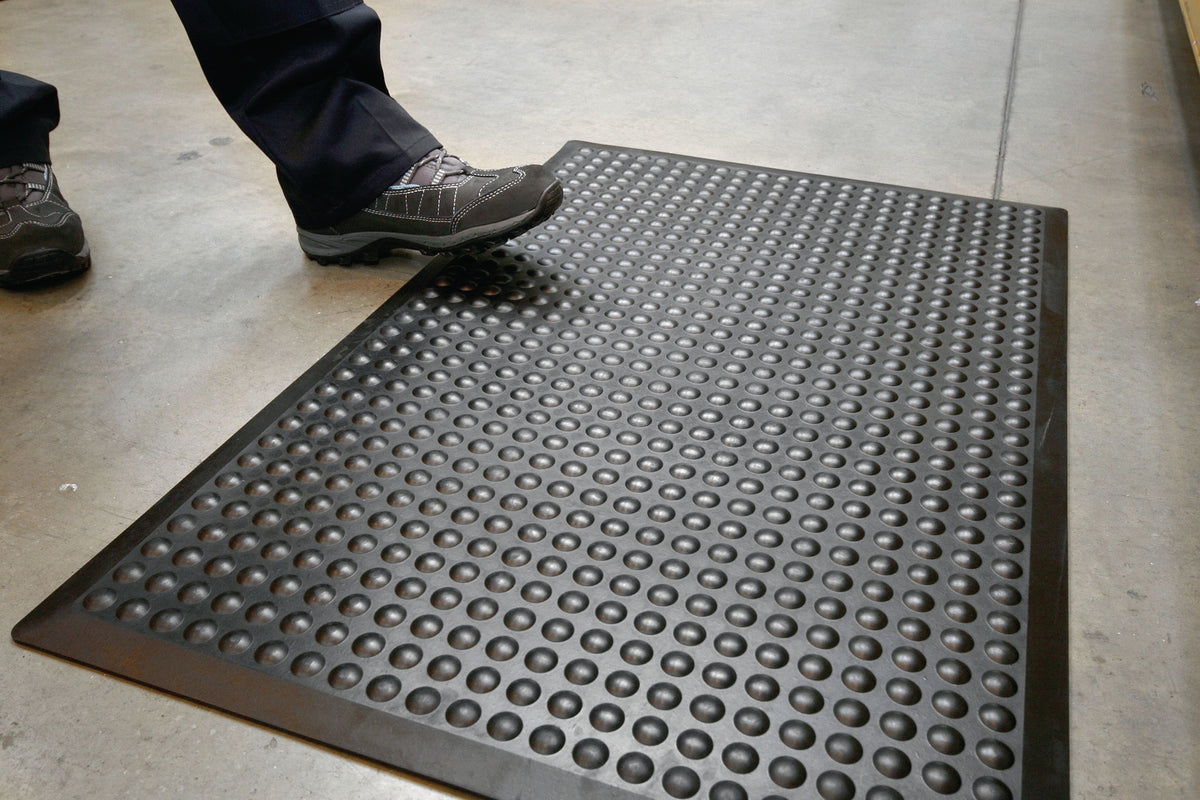 COBA Arbeitsplatzbodenbelag Fertigmatte 900x600x14 mm schwarz SBR-Gummi genoppt