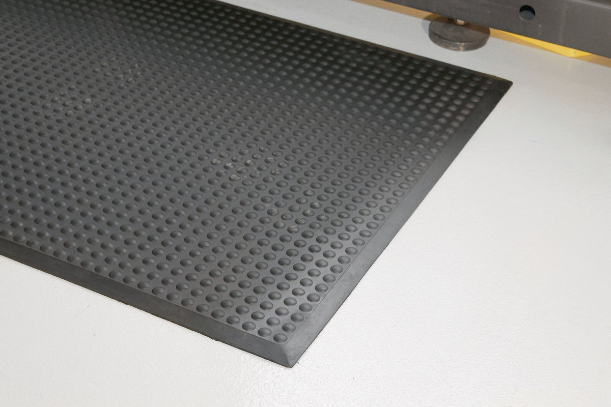 COBA Arbeitsplatzbodenbelag Fertigmatte 900x600x14 mm schwarz SBR-Gummi genoppt
