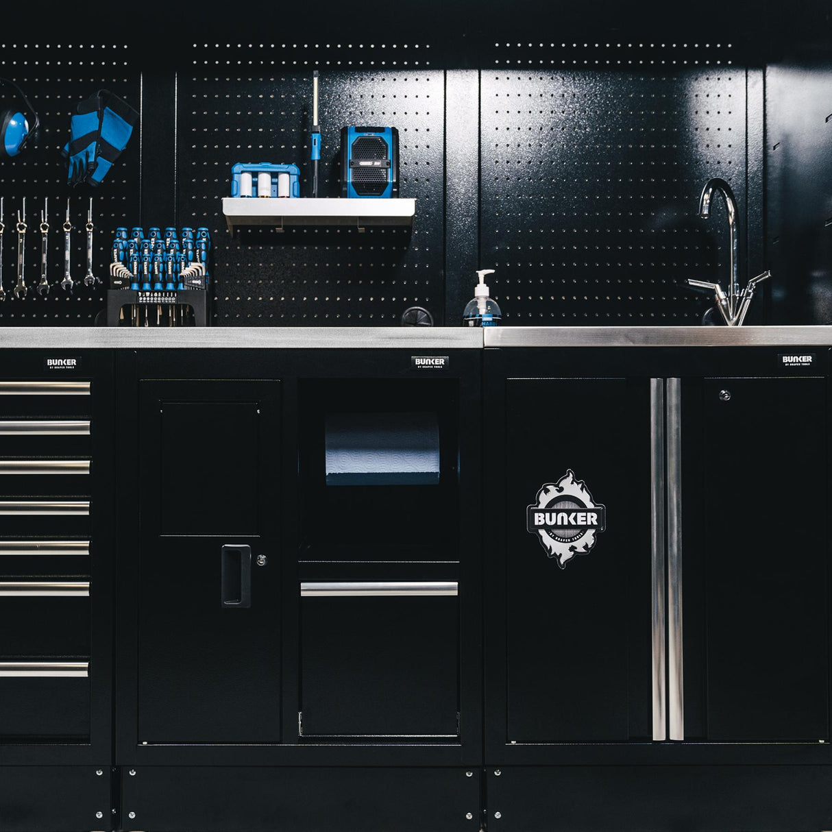 BUNKER 4915mm Modulare Werkstatteinrichtung Werkbank mit Edelstahl-Spüle und Edelstahl-Arbeitsplatte - 25-teilig - D04391