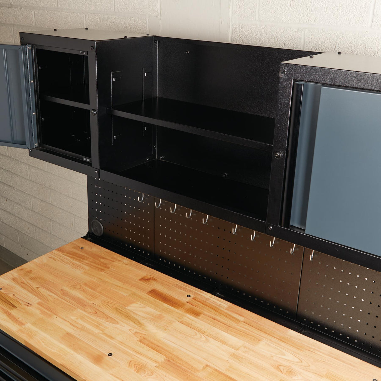 BUNKER Profi Werkbank mit Rückwand und Oberschränke 56 Zoll (142 cm) Werkbank mit Lochwand - D08242