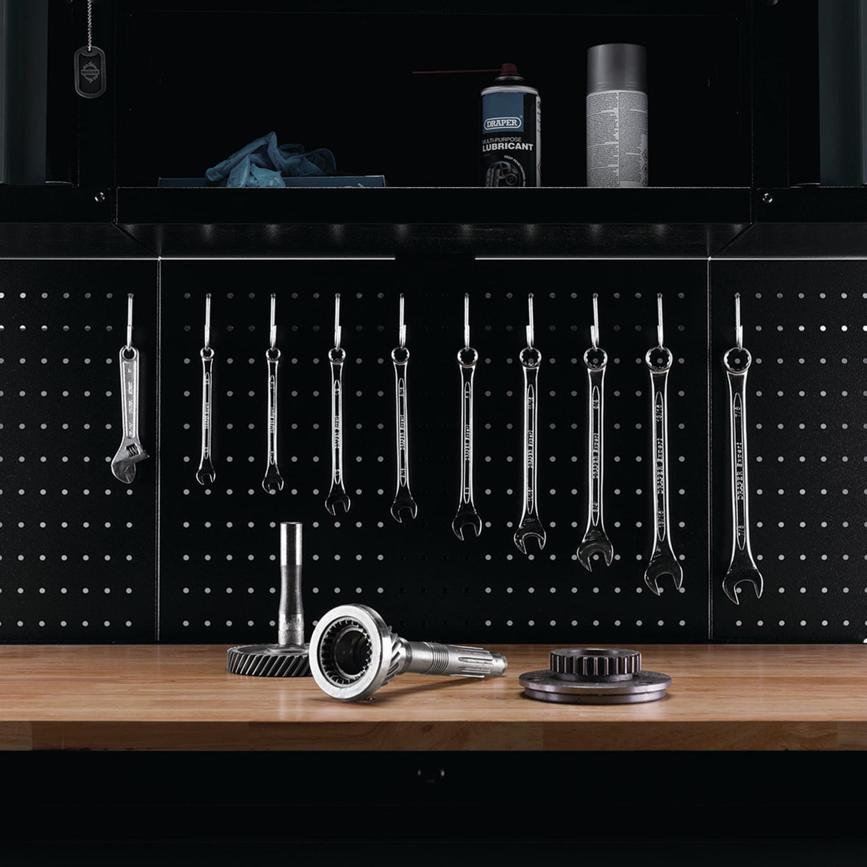 BUNKER Profi Werkbank mit Rückwand und Oberschränke 56 Zoll (142 cm) Werkbank mit Lochwand - D08242