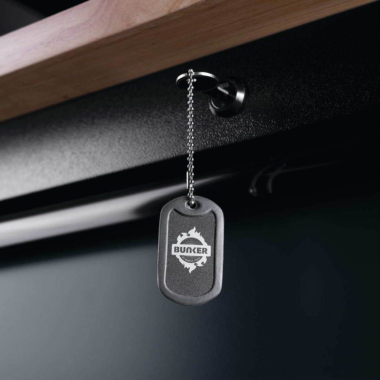 BUNKER Profi Werkbank mit Rückwand und Oberschränke 56 Zoll (142 cm) Werkbank mit Lochwand - D08242