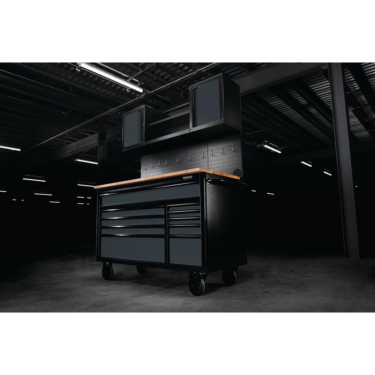 BUNKER Profi Werkbank mit Rückwand und Oberschränke 56 Zoll (142 cm) Werkbank mit Lochwand - D08242