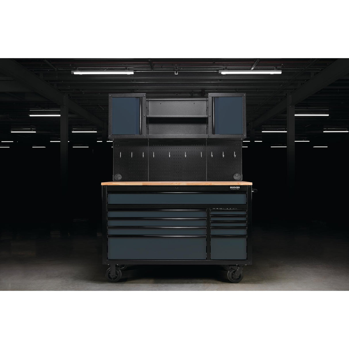 BUNKER Profi Werkbank mit Rückwand und Oberschränke 56 Zoll (142 cm) Werkbank mit Lochwand - D08242