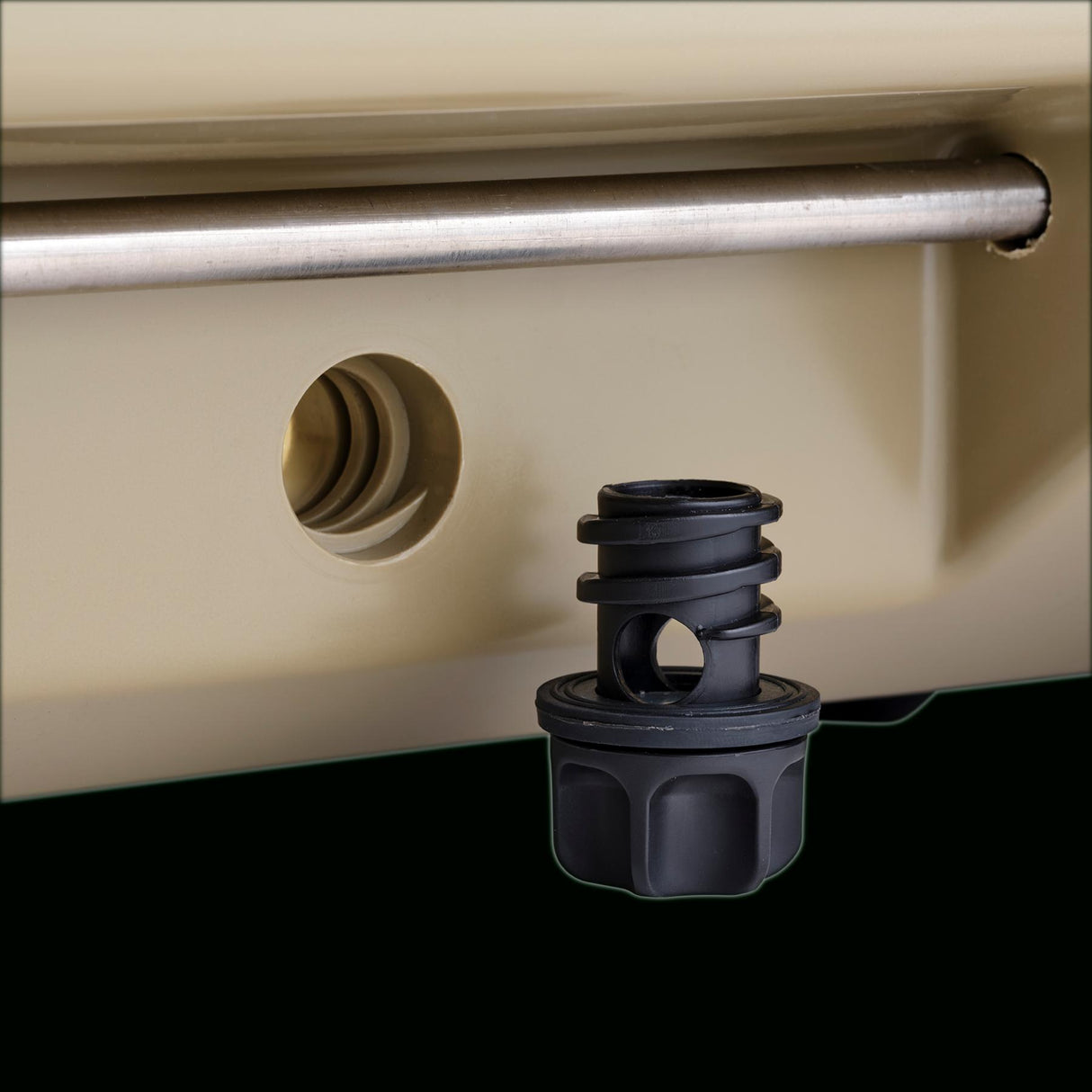 BUNKER Kühlbox 66L, Leistungsstarke Kühlung für Outdoor-Abenteuer - D08535