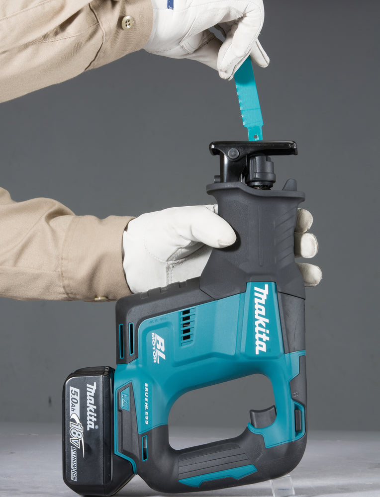 Makita Akku-Reciprosäge – kompakt, bürstenlos & werkzeugloser Sägeblattwechsel - DJR188Z