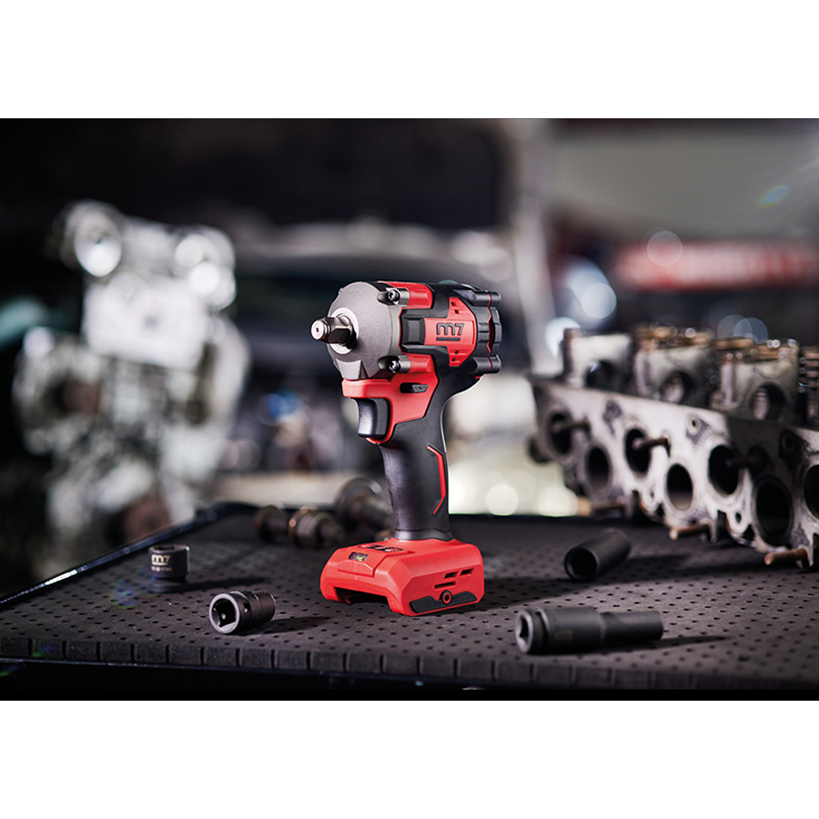 M7 Power-Werkzeuge - 1/2" Akku-Schlagschrauber 18V 5Ah 900Nm DW404K