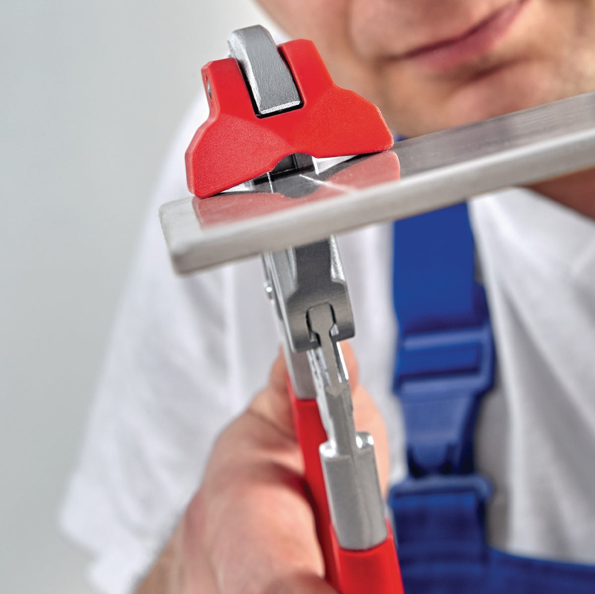 KNIPEX Fliesenlochzange 250 mm aus Chrom-Vanadium-Stahl mit Kunststoffüberzug