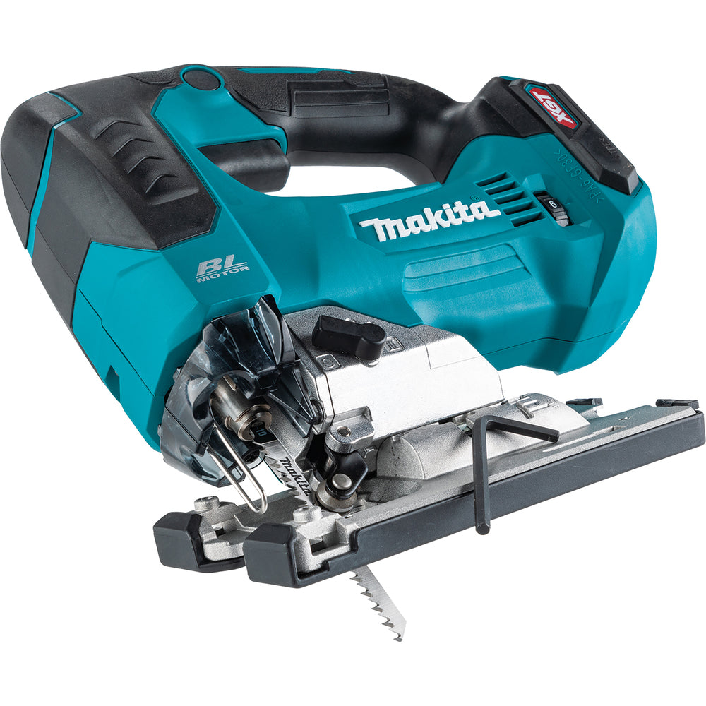 Makita Akku-Pendelhubstichsäge – kompakt, stabil & mit Dimmfunktion - JV002GZ