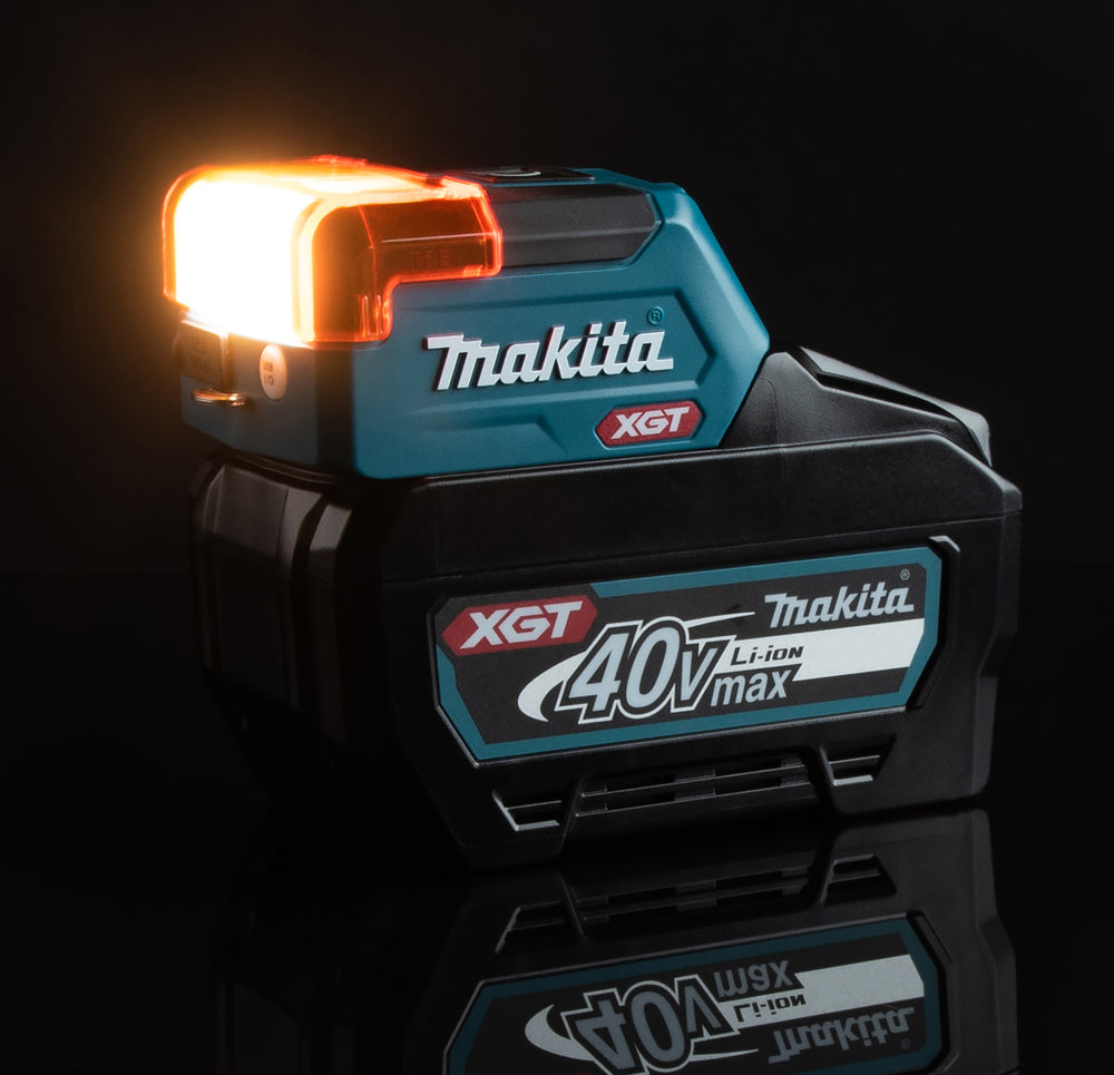 Makita LED-Akku-Taschenlampe – 3 Leuchtmodi, USB-Port & kompaktes Design (XGT 40V max.) - ML011G