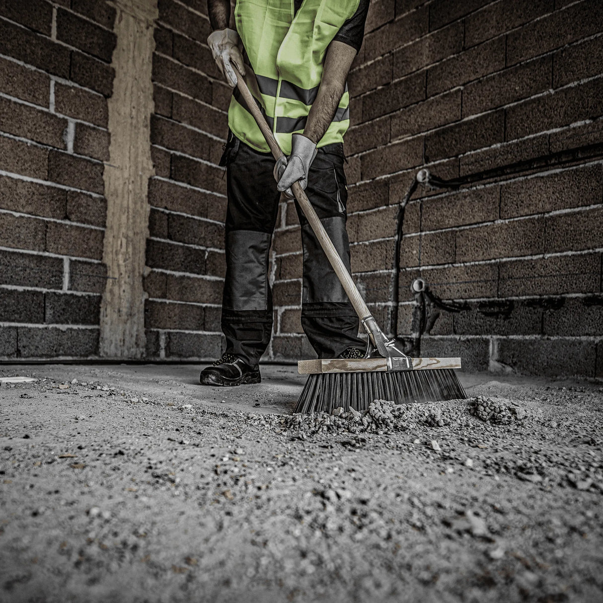 VITO Straßenbesen 50cm mit Holzstiel 120cm - PVC-Borsten - VIVE50