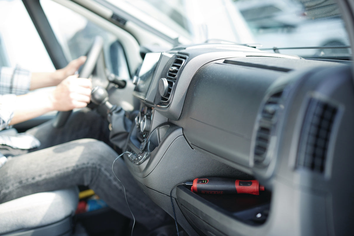 Wiha speedE PocketDrive Elektrischer Schraubendreher mit 31-teiliger Bitbox und 6 LEDs