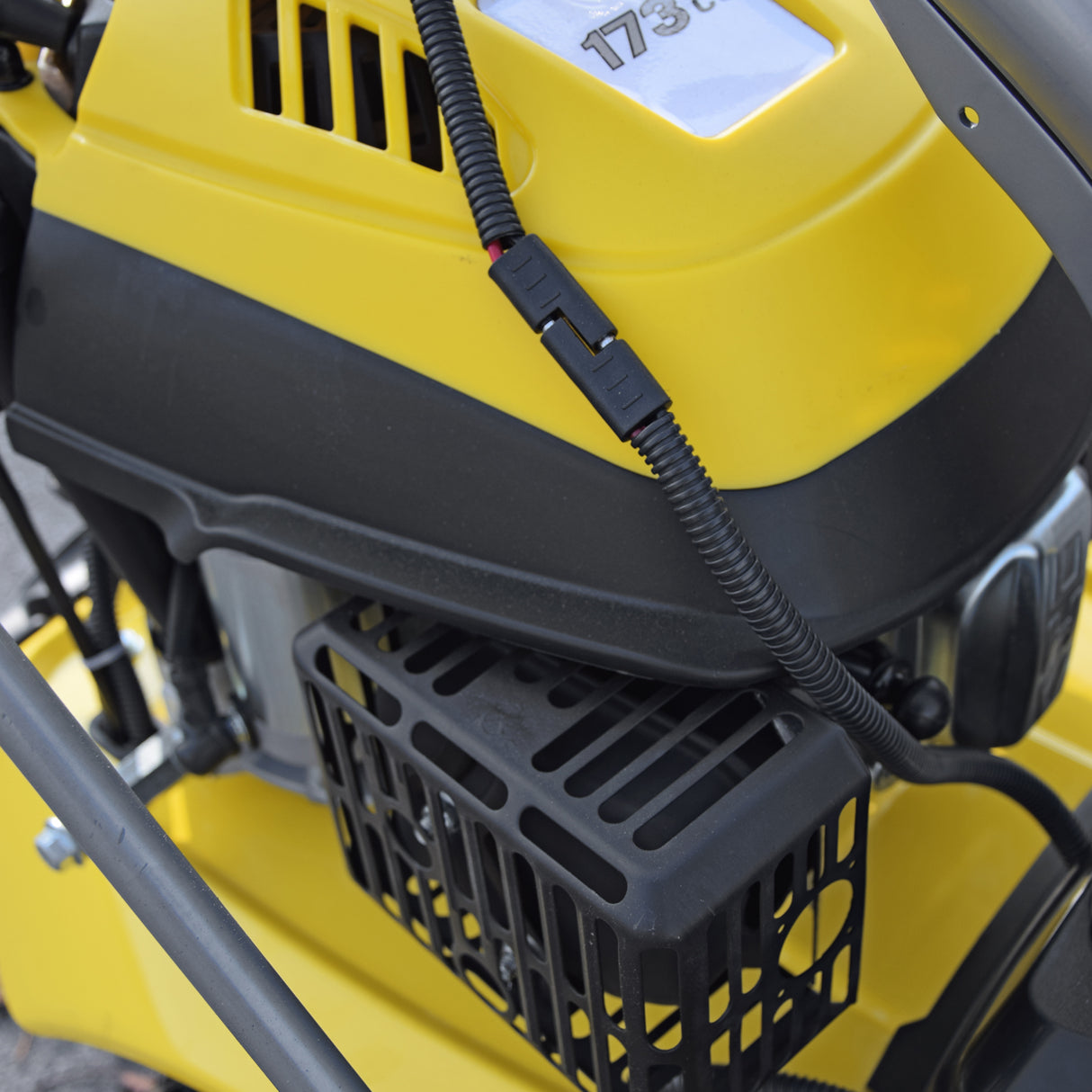 BAMATO KEM-1000 Kehrmaschine mit Kehrgutbehälter / Schneeschild / E-Start