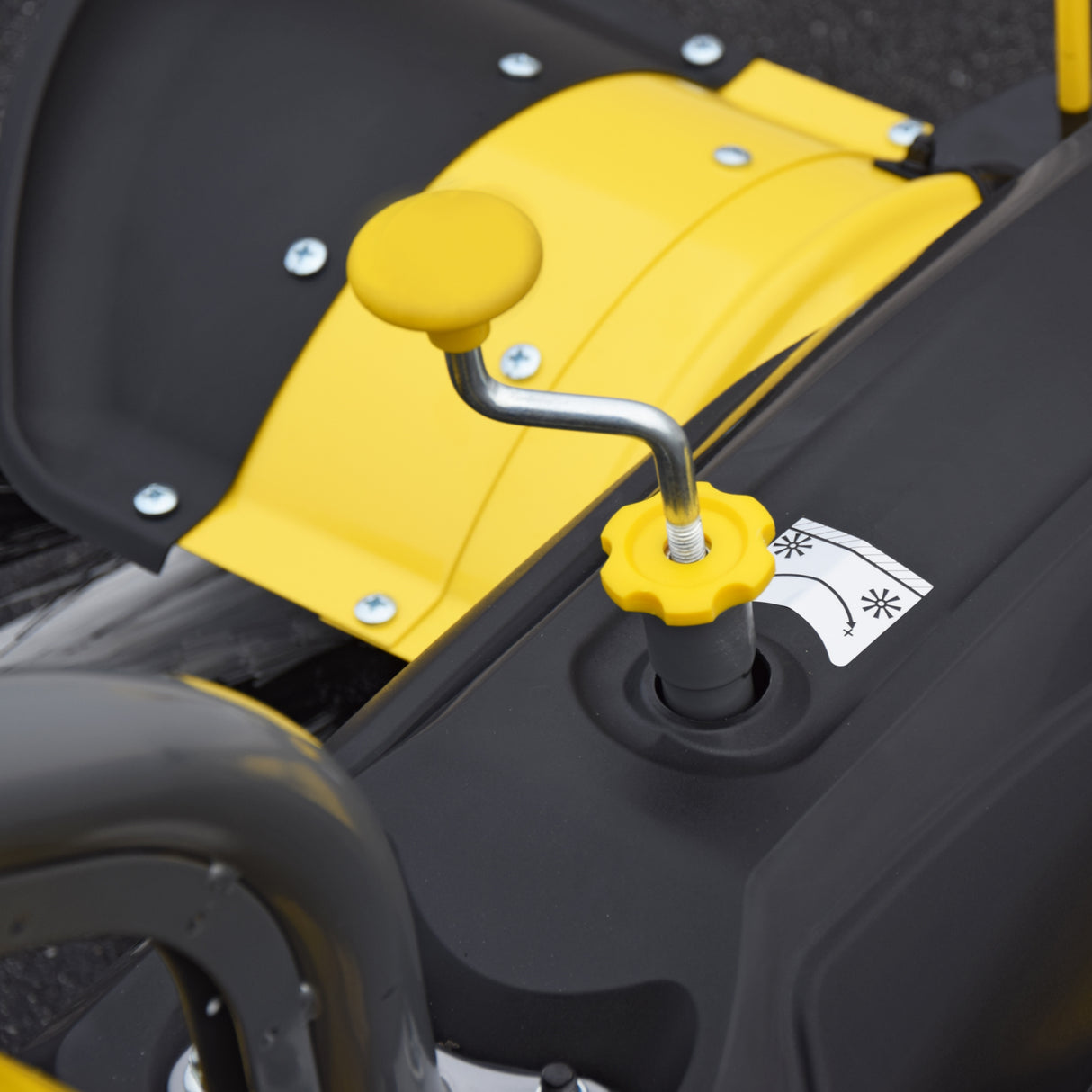 BAMATO KEM-1000 Kehrmaschine mit Kehrgutbehälter / Schneeschild / E-Start