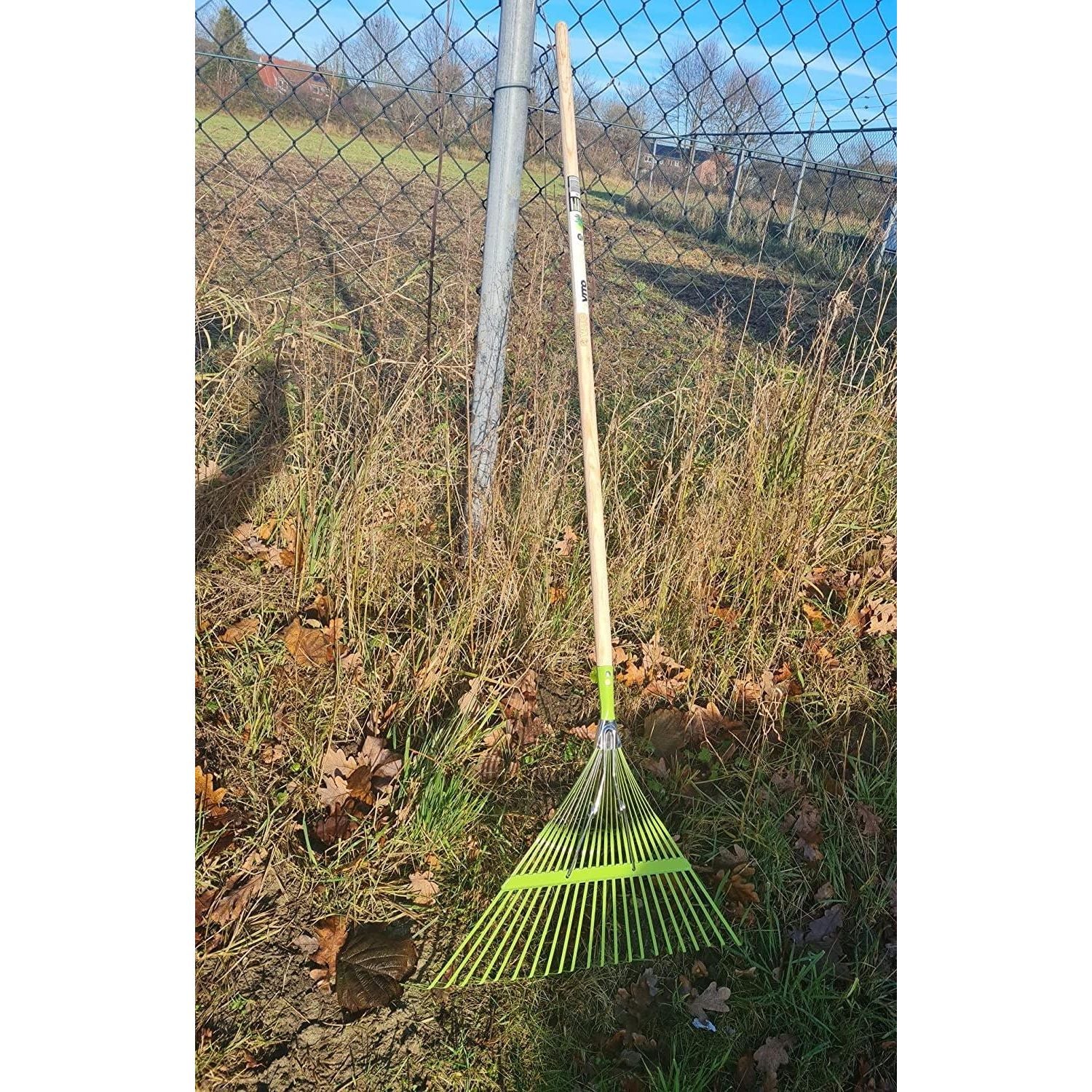 VITO Laubrechen Metall - Laubbesen - mit Stiel - Rasenharke - Gartenharke - Laubfächer - Laubbesen - Gartengerät - Gartenwerkzeug 22 Zähne - Fächermaß 55cm cm - Länge 1550 -VIVR199 - Tools.de TP Profishop GmbH