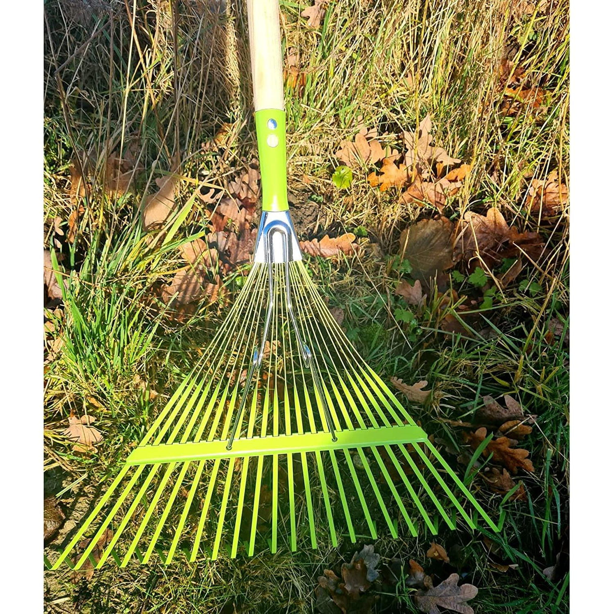 VITO Laubrechen Metall - Laubbesen - mit Stiel - Rasenharke - Gartenharke - Laubfächer - Laubbesen - Gartengerät - Gartenwerkzeug 22 Zähne - Fächermaß 55cm cm - Länge 1550 -VIVR199 - Tools.de TP Profishop GmbH