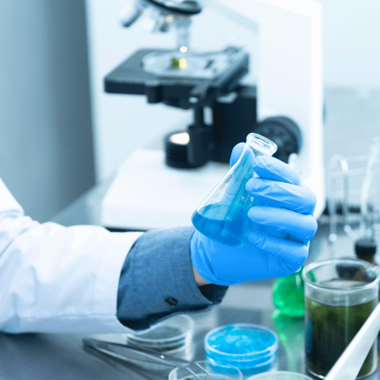 VITO Premium Nitril Einweghandschuhe Größe blau, Kat.1, puderfrei, latexfrei, 100 Stück/Box, Einmalhandschuhe, Beidhändig, Blaue Nitrilhandschuhe, in Gr. L, XL & XXL verfügbar - Tools.de TP Profishop GmbH