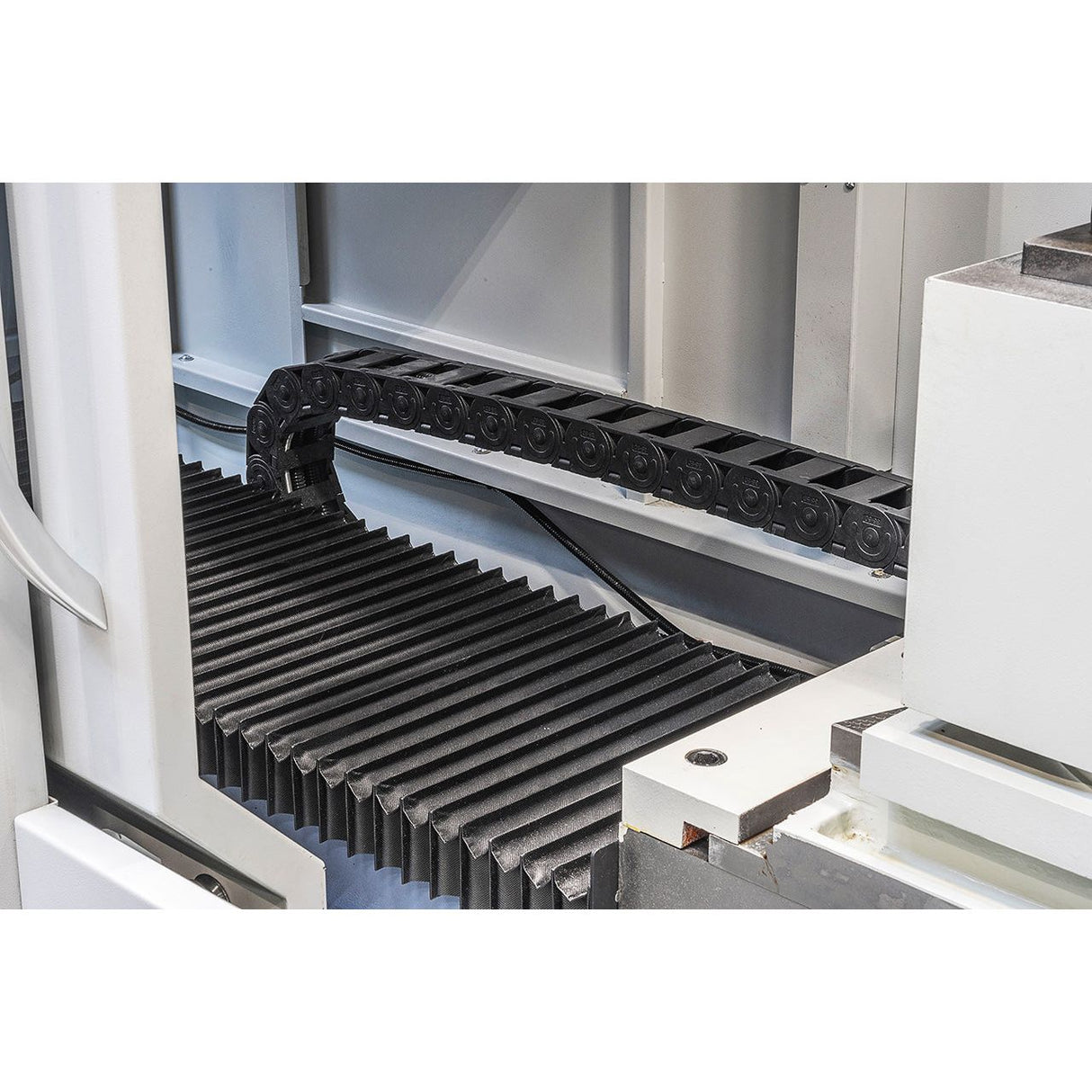 BERNARDO Universal-Rundschleifmaschine – Modell URS 32150 PLC