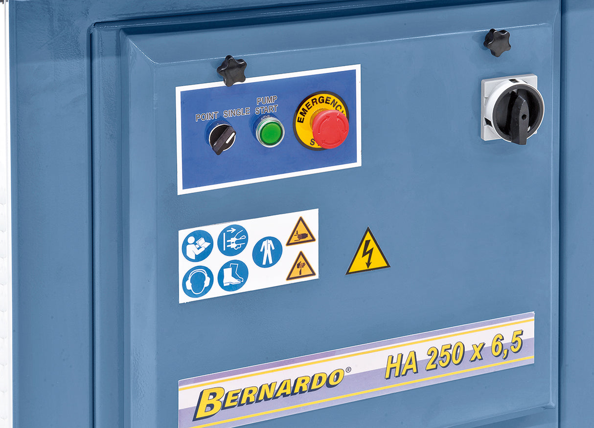 BERNARDO Hydraulische Ausklinkmaschinen – Modell HA 250 x 6,5
