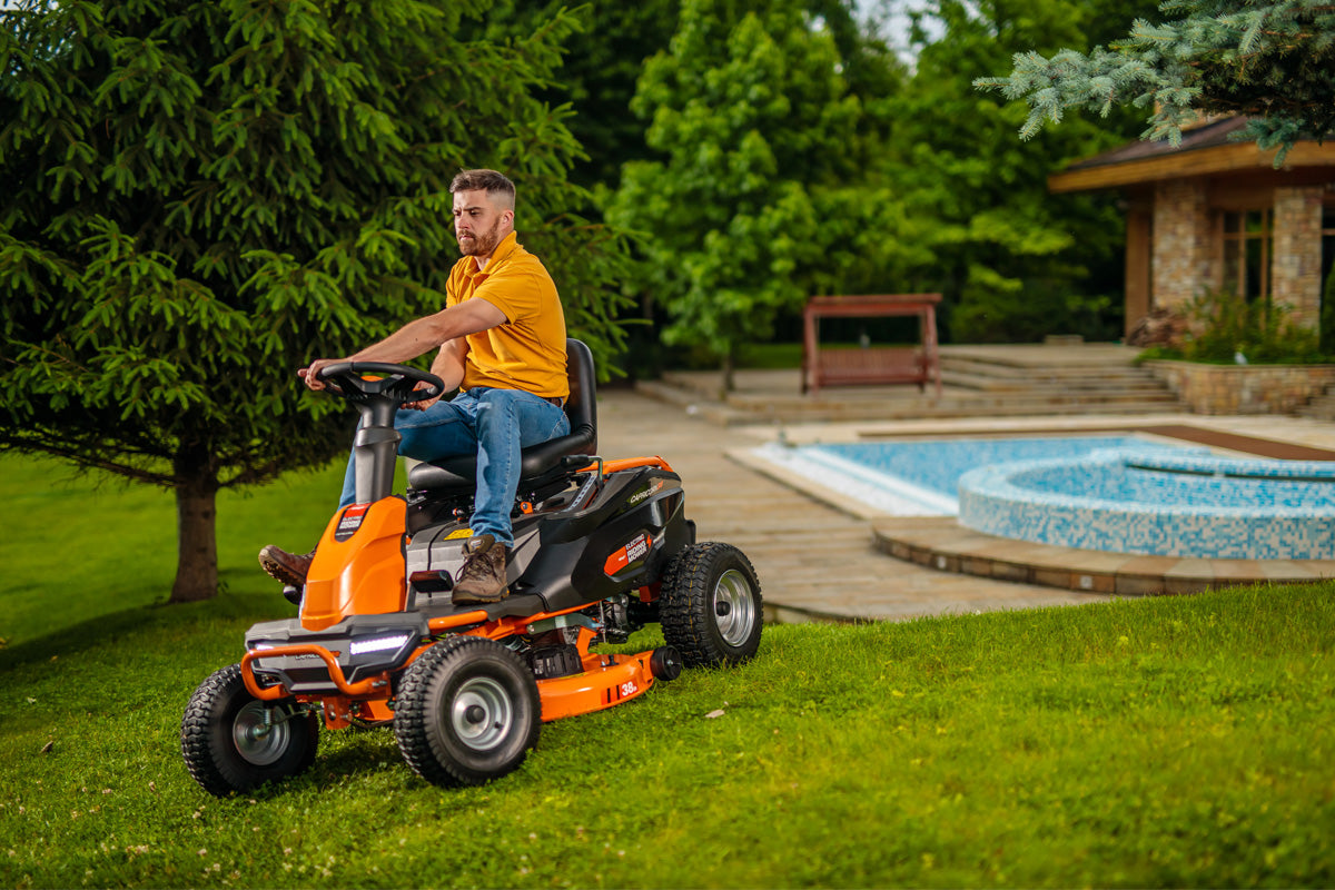 Villager CAPRICORN 38 - Elektrischer Aufsitzmäher mit 980 mm Schnittbreite und 48 V Batterie - VI-077890