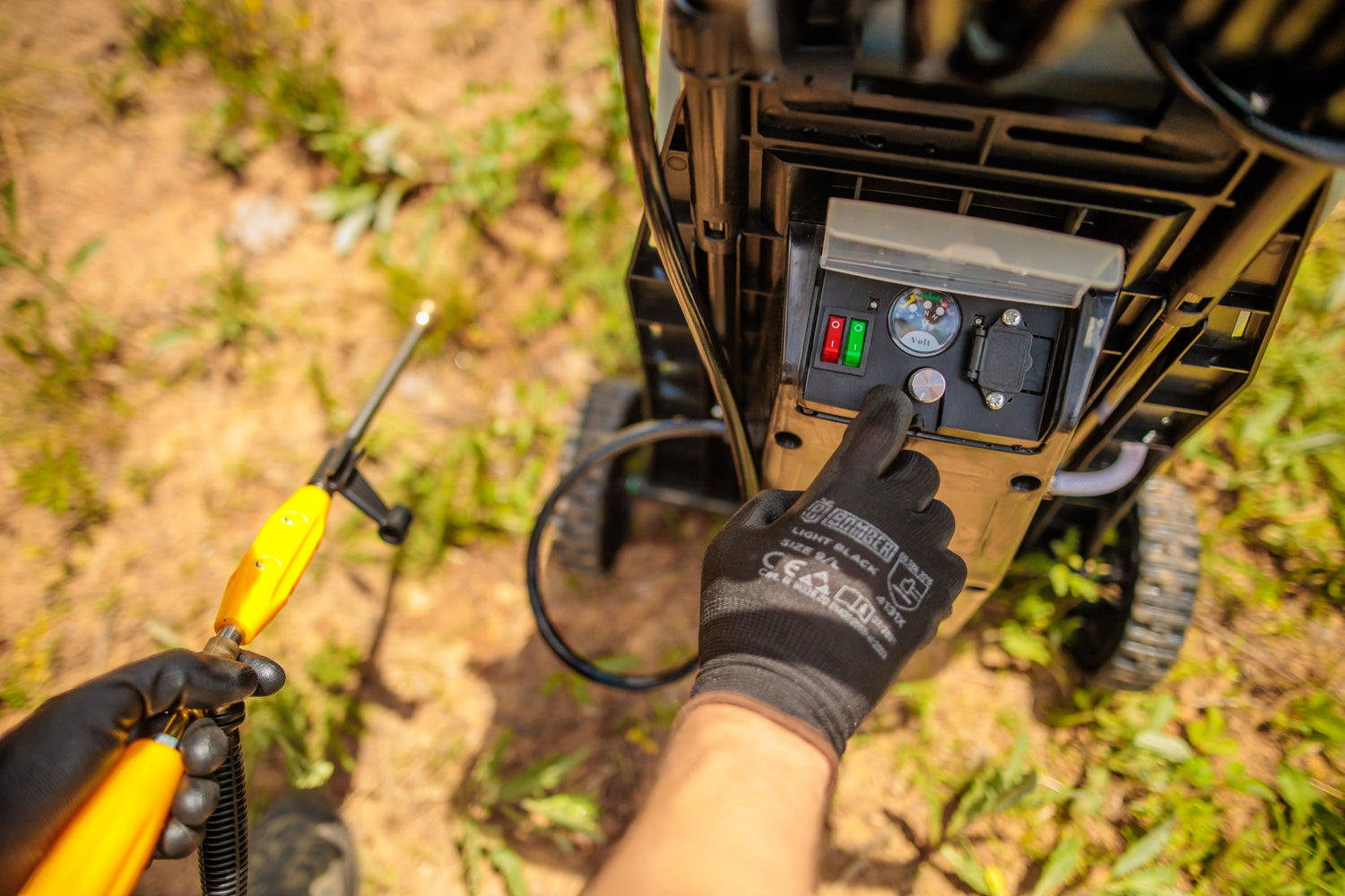 Villager BS 40 - Profi Akku-Drucksprüher mit 40 L Tank, 6 bar 30 m Schlauch, bis zu 10m Reichweite - VI-082503