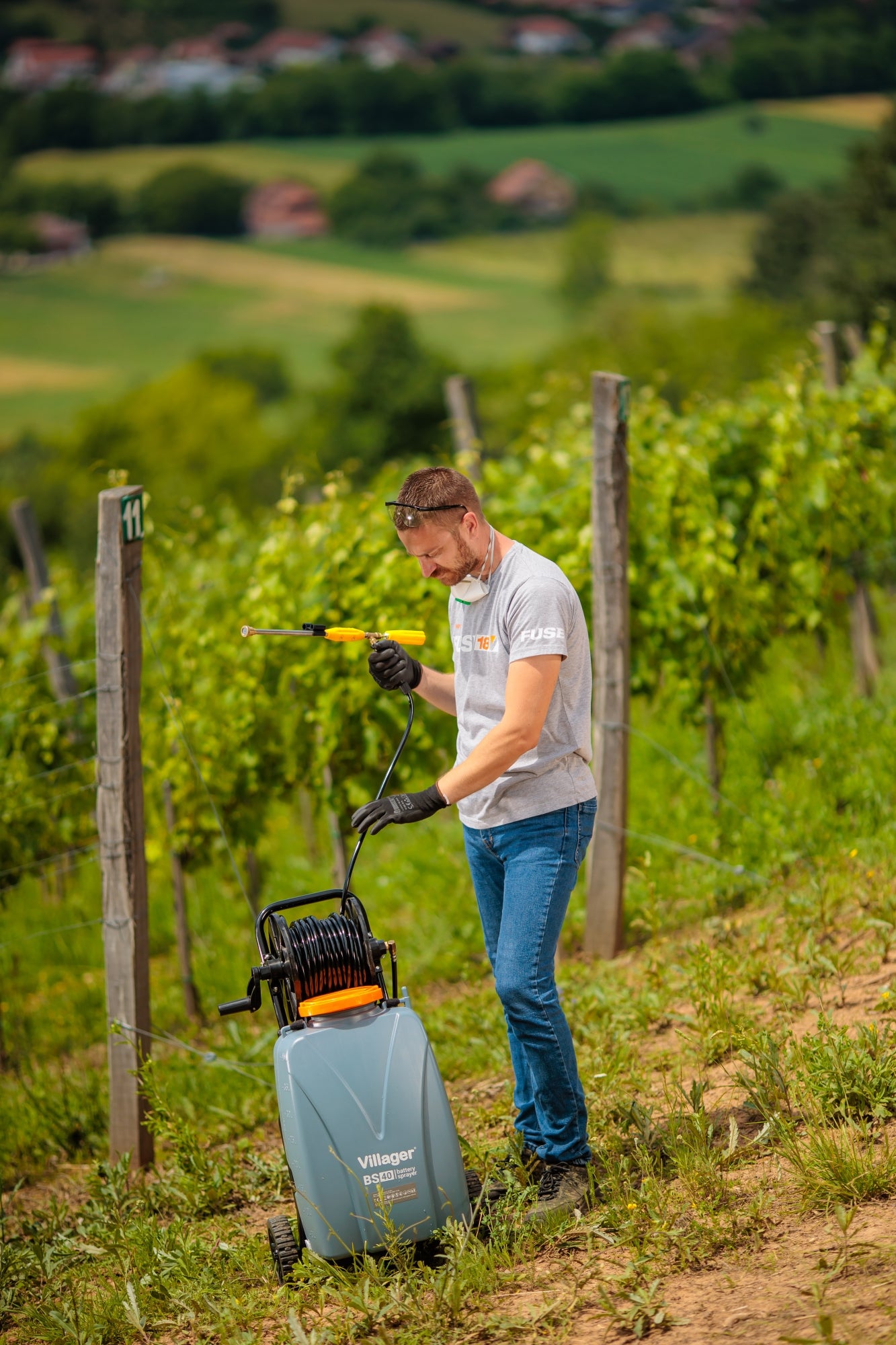 Villager BS 40 - Profi Akku-Drucksprüher mit 40 L Tank, 6 bar 30 m Schlauch, bis zu 10m Reichweite - VI-082503