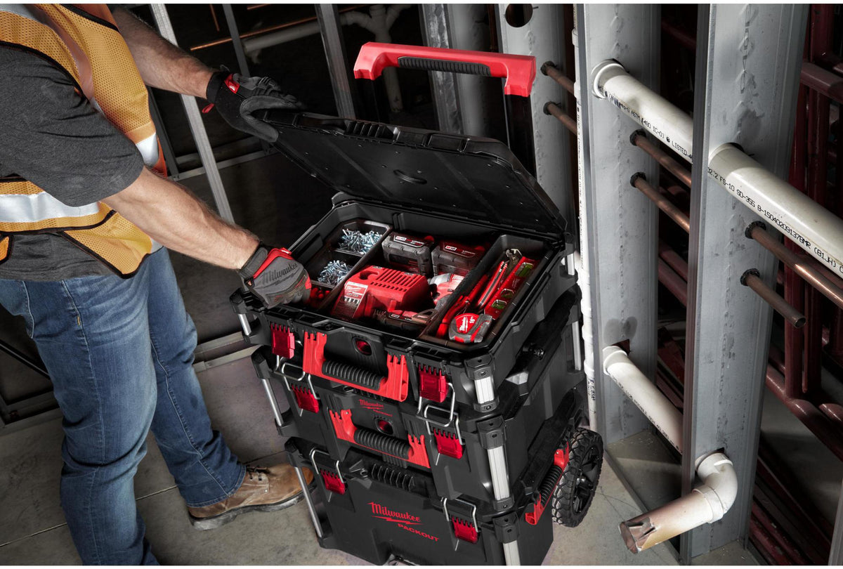 MILWAUKEE PACKOUT™ Koffer 411x561x165 mm Polymer schwarz-rot – IP65, Metallverstärkt