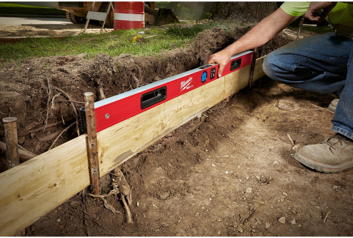 MILWAUKEE REDSTICK Digital 60 cm Elektronikwasserwaage mit PINPOINT Messtechnologie