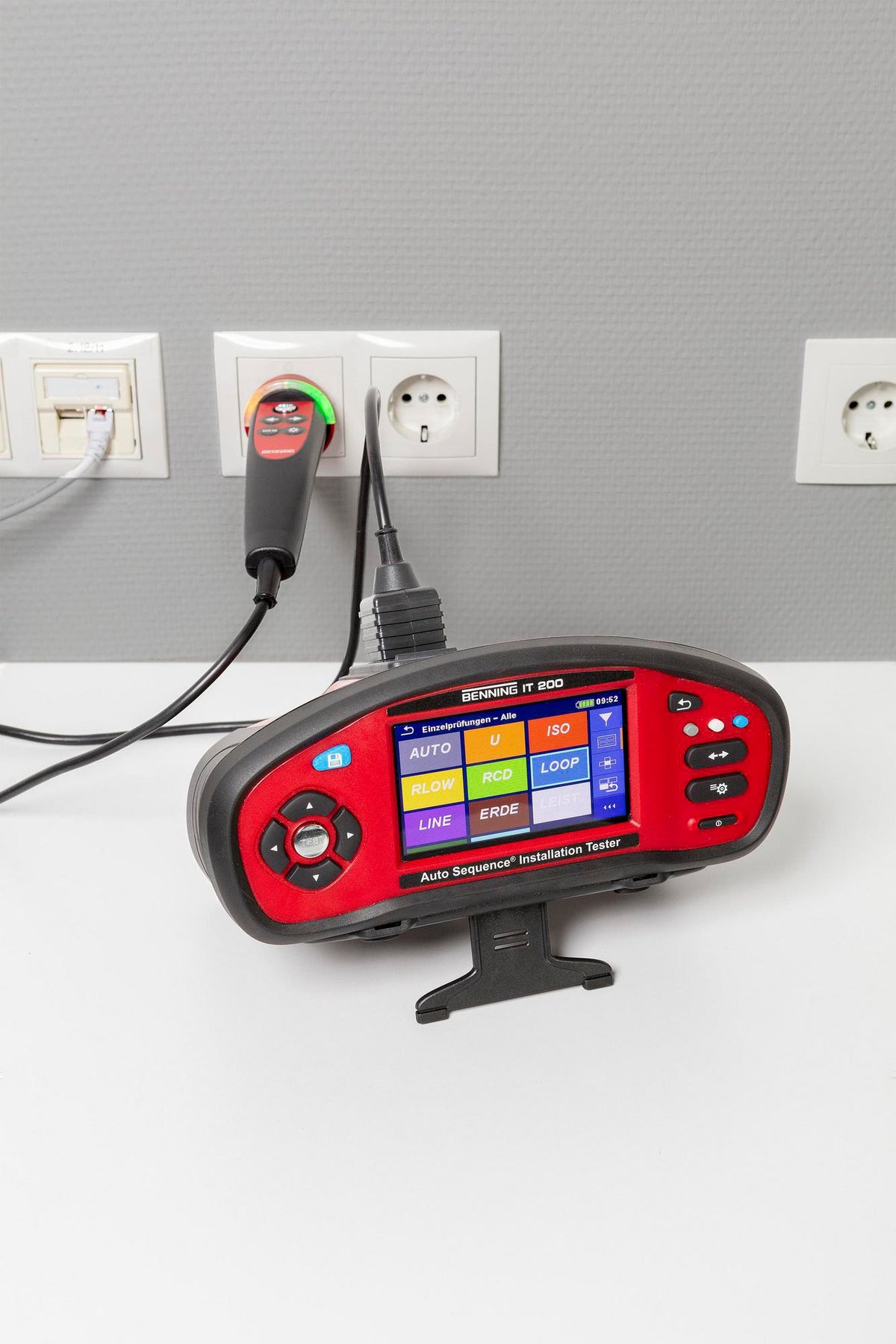 BENNING Gerätetester-Set IT 200 + EV 3-2 – Normkonforme Prüfung von Elektroanlagen & Wallboxen im L-Boxx Koffer