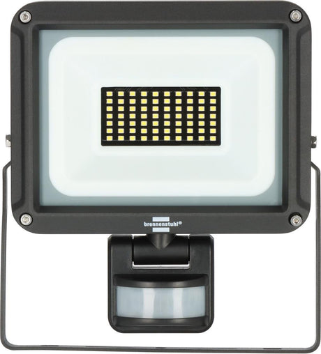 LED-Strahler JARO 4060 30 W 3450 lm IP65 von BRENNENSTUHL – helles Licht für Außenbereiche