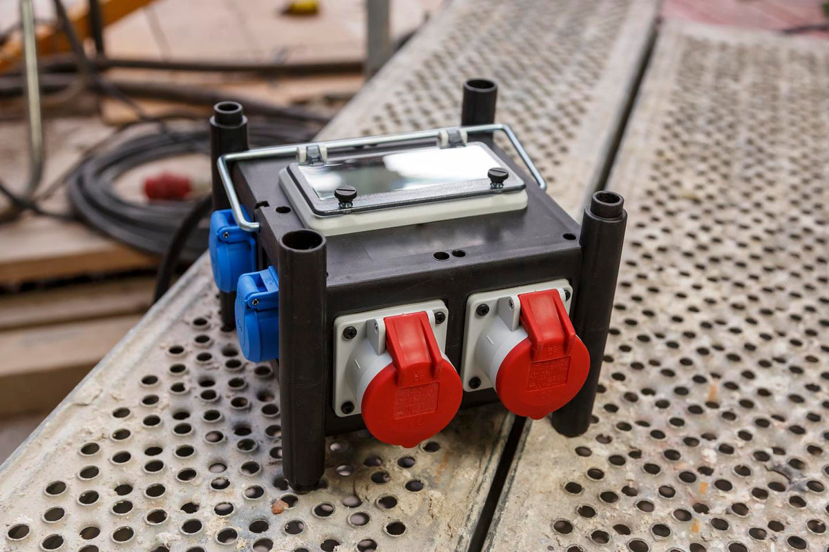 BRENNENSTUHL Stromverteiler 400V/16 A – 3xCEE400V + 3x230V, IP44, mobiler Endverteiler