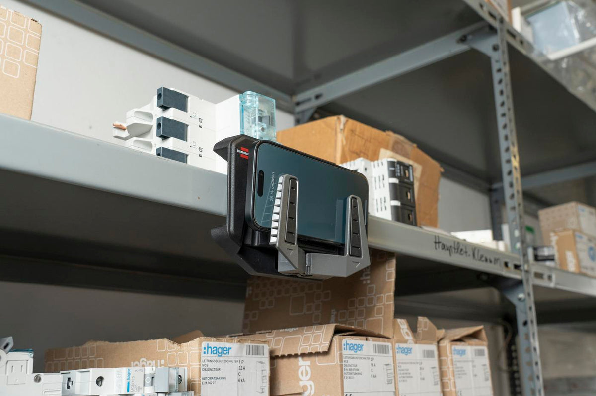 Ladestation WCP 2 A von BRENNENSTUHL – Induktive 10-W-Ladestation mit Handyhalter und LED-Anzeige
