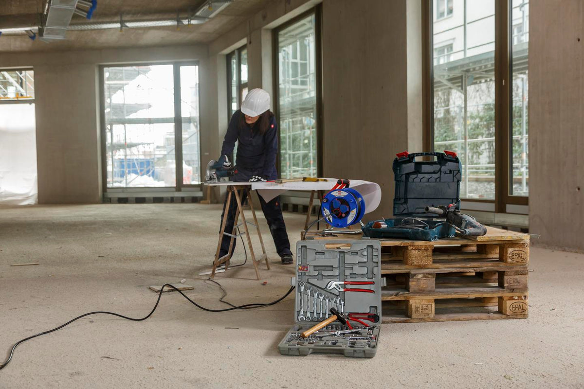 Brennenstuhl Kabeltrommel Garant 40m H07RN-F 3x1,5mm² mit 3 Schutzkontaktsteckdosen und cablepilot