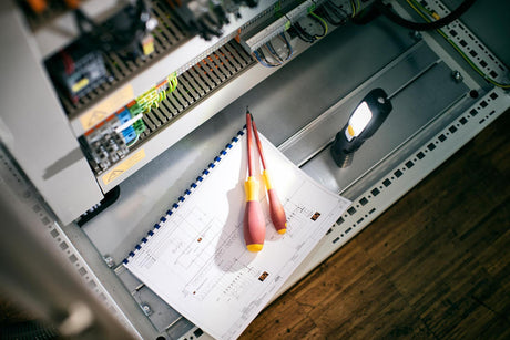 BRENNENSTUHL LED-Akkuhandleuchte HL 200 A – 70/250 lm, 3,7 V Li-Ion, 360° Haken