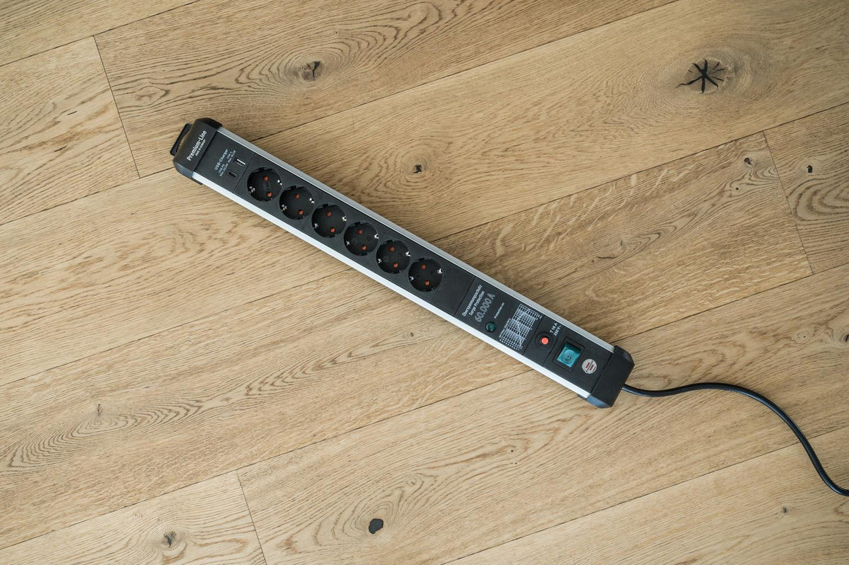 Brennenstuhl Steckdosenleiste Premium-Protect-Line 16 A 230 V mit 4 Steckdosen, Überspannungsschutz und Sicherungsautomat