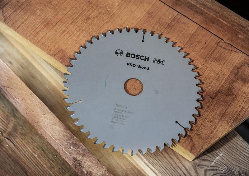 Bosch Kreissägeblatt PRO Wood AD 160 mm Z24 WZ für präzise Holzschnitte