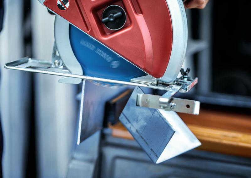 Bosch EXPERT Stainless Steel Kreissägeblatt 230 mm, 46 Zähne, für Edelstahl