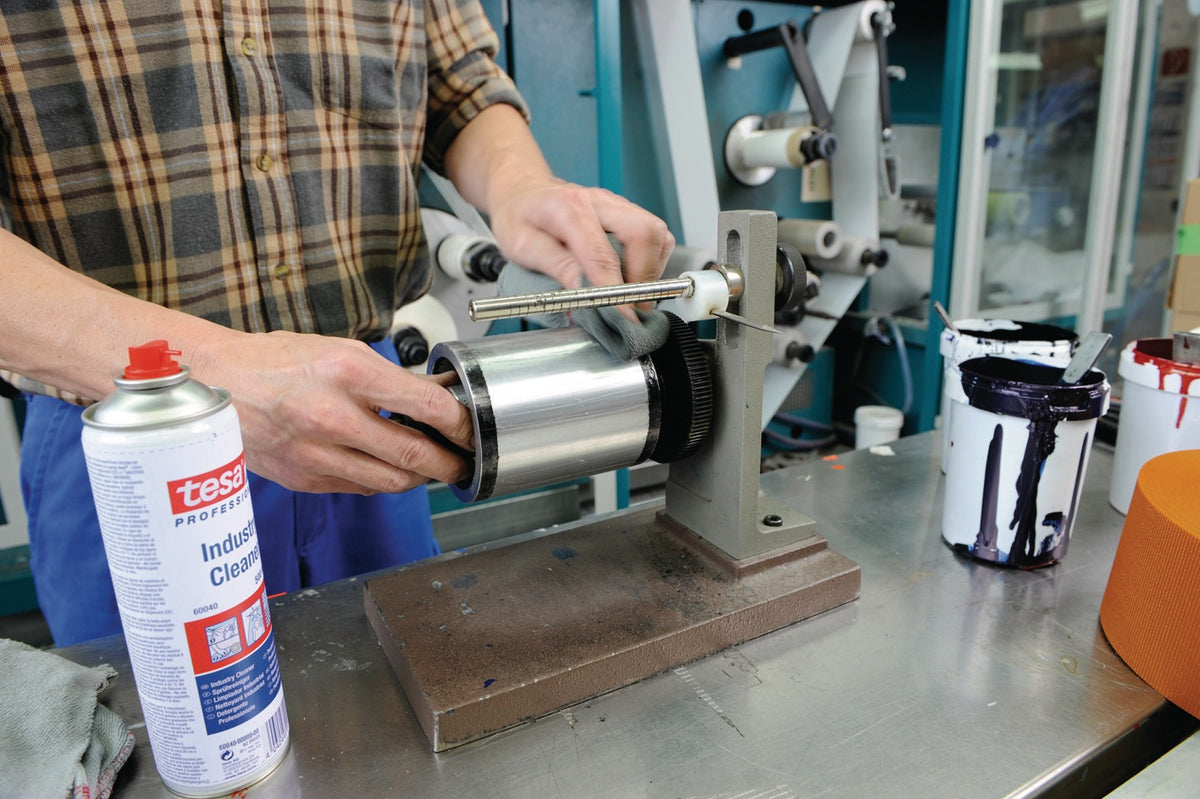 TESA Industriereiniger 60040 500 ml Spraydose – Löst Wachs, Öl, Fett und Silikonreste rückstandsfrei