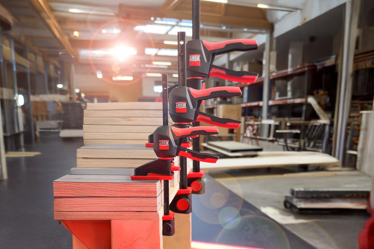 BESSEY Einhandzwinge EZ360-15 mit 360° Dreh-Mechanismus, 150 mm Spannweite, 1400 N Spannkraft