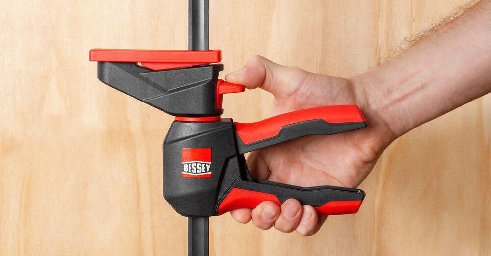 BESSEY Einhandzwinge EZ360-15 mit 360° Dreh-Mechanismus, 150 mm Spannweite, 1400 N Spannkraft