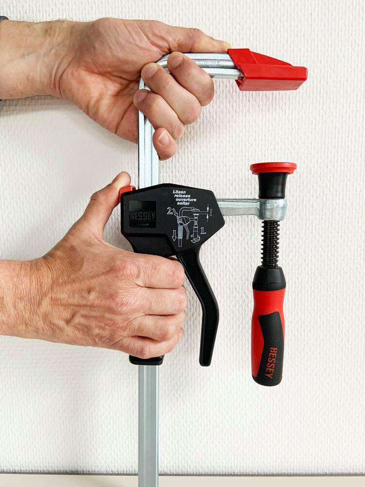 BESSEY Einhandzwinge EHZ30-2K | 300 mm Spannweite, 100 mm Ausladung, 3500 N Spannkraft