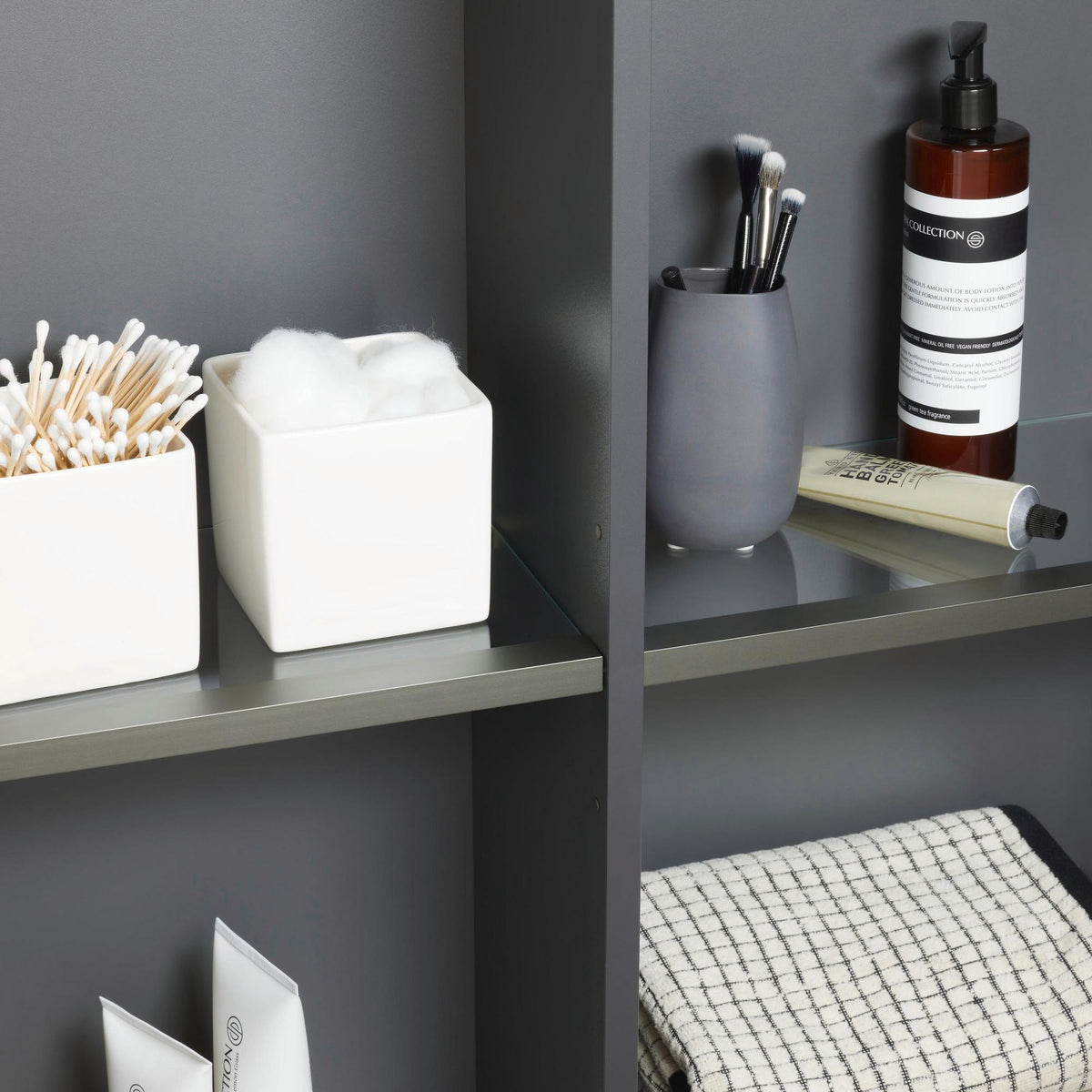 DURAVIT L-Cube Halbhochschrank 363x700x800mm, 2 Türen, schwarz hochglanz, wandhängend