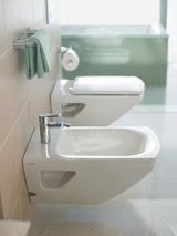 DURAVIT WC-Sitz Caro Weiß mit Edelstahl-Scharnieren – Duroplast, glänzend