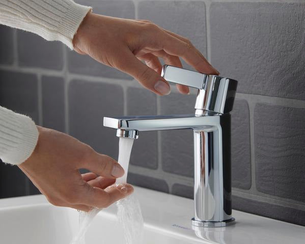 Duravit D-Neo Einhebel-Waschtischmischer mit FreshStart, Zugstange & Chrom – 94 mm Ausladung